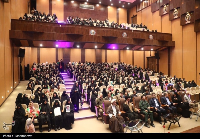 تکریم بانوان و همسران شهدا در قم+ تصاویر