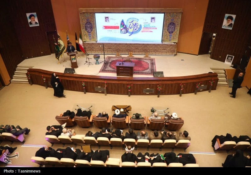 تکریم بانوان و همسران شهدا در قم+ تصاویر