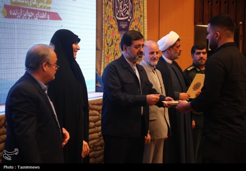 تکریم بانوان و همسران شهدا در قم+ تصاویر