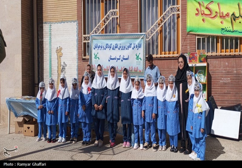جشن شکوفه‌ها برای 26 هزار دانش‌آموز کردستانی/نواختن زنگ ورود به آغازی نو