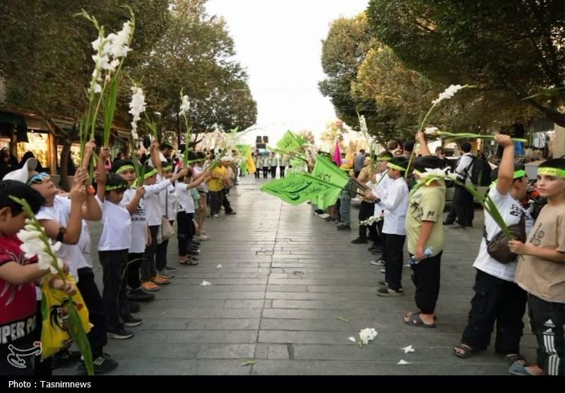 حرکت کاروان شادی نوجوانان شهرری در هفته وحدت+تصویر