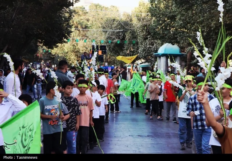 حرکت کاروان شادی نوجوانان شهرری در هفته وحدت+تصویر