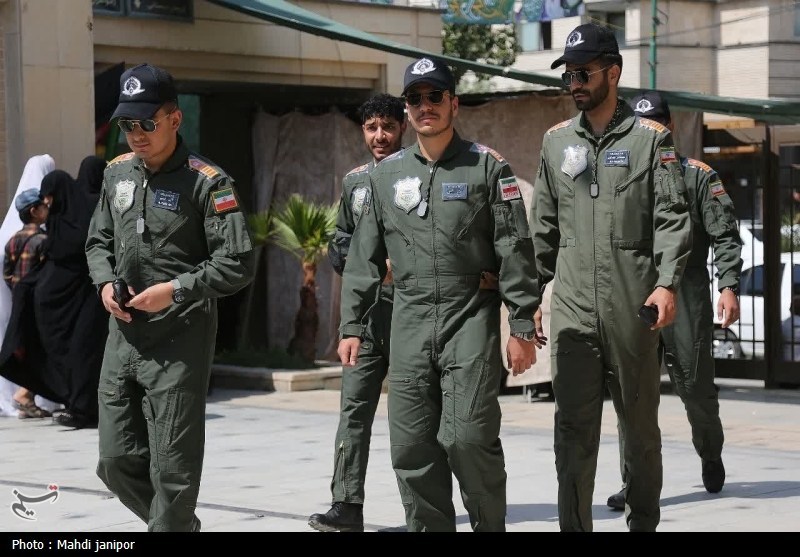 حضور فرماندهان و خلبانان هوانیروز اصفهان در حرم حضرت زینب(س)