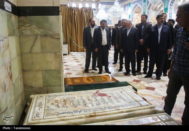 حضور وزیر میراث‌فرهنگی در حرم حضرت معصومه(س) + تصویر