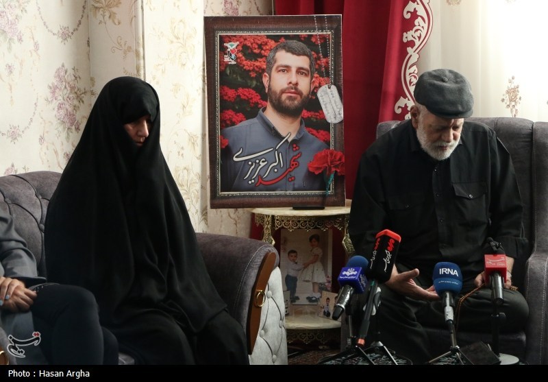 خانه‌ای که عطر شهادت می‌دهد؛ روایت صبر و دلدادگی خانواده شهید اکبر عزیزی+تصاویر