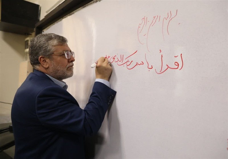 دانش‌آموزان آینده‌سازان کشور و پایه پیشرفت ایران هستند