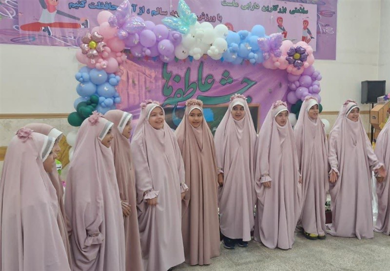 دانش‌آموزان اسلامشهر با شکستن قلک‌ها در جشن عاطفه‌ها پیشگام شدند