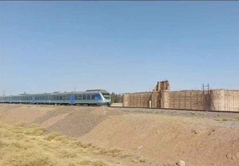 رازهای سر به مهر قلعه سنگی پرند/ میراث تاریخی کنار اتوبان و خط‌آهن تهران - ساوه در حصار بی‌توجهی