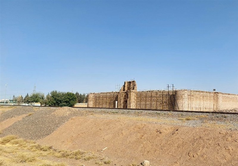 رازهای سر به مهر قلعه سنگی پرند/ میراث تاریخی کنار اتوبان و خط‌آهن تهران - ساوه در حصار بی‌توجهی
