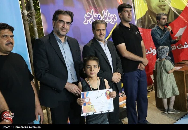 رقابت‌های کشتی دانش‎آموزی در بهاباد برگزار شد