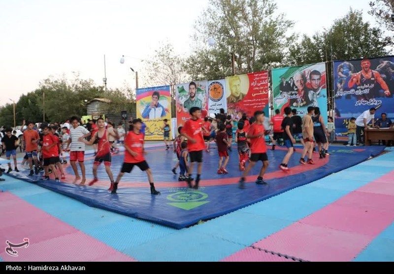 رقابت‌های کشتی دانش‎آموزی در بهاباد برگزار شد