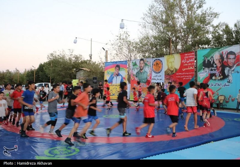رقابت‌های کشتی دانش‎آموزی در بهاباد برگزار شد