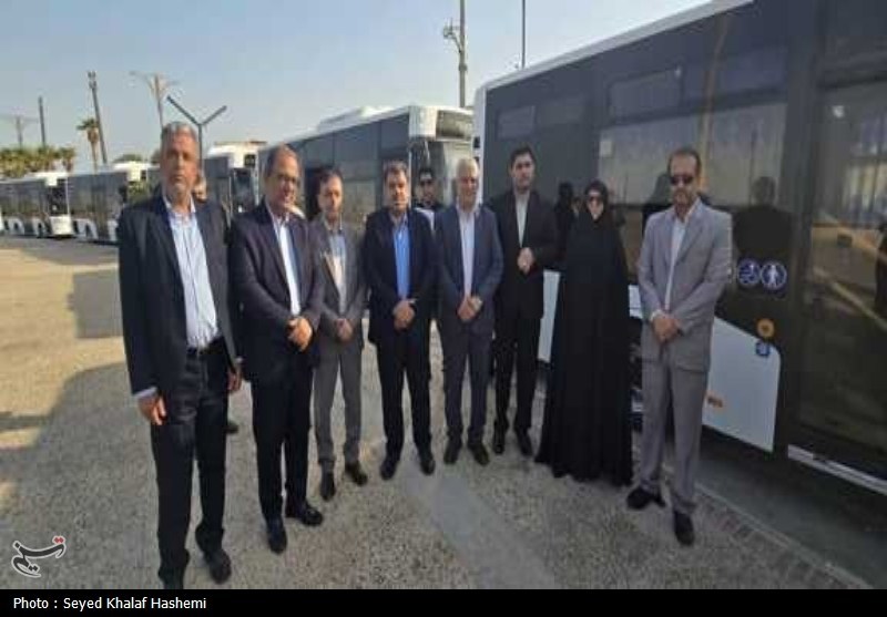 رونمایی از 10 دستگاه اتوبوس ناوگان حمل و نقل عمومی شهرداری بوشهر+تصویر