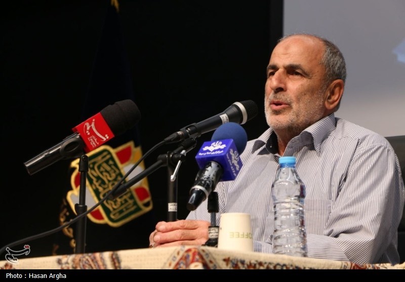 رونمایی از کتاب خاطرات سردار حسن بیات در زنجان