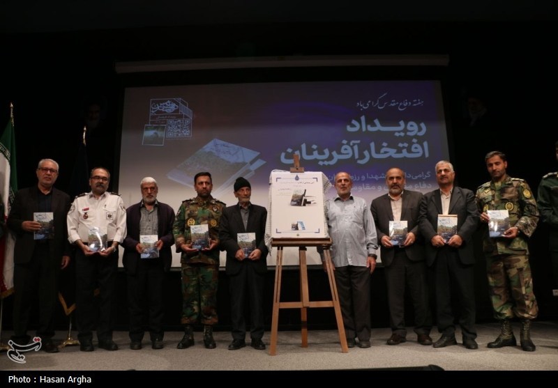 رونمایی از کتاب خاطرات سردار حسن بیات در زنجان