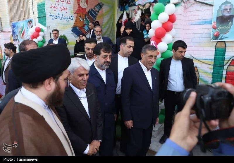 زنگ شکوفه‌ها توسط معاون اجرایی رئیس‌ جمهور در قم نواخته شد+ تصویر