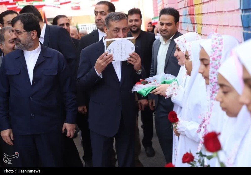 زنگ شکوفه‌ها توسط معاون اجرایی رئیس‌ جمهور در قم نواخته شد+ تصویر