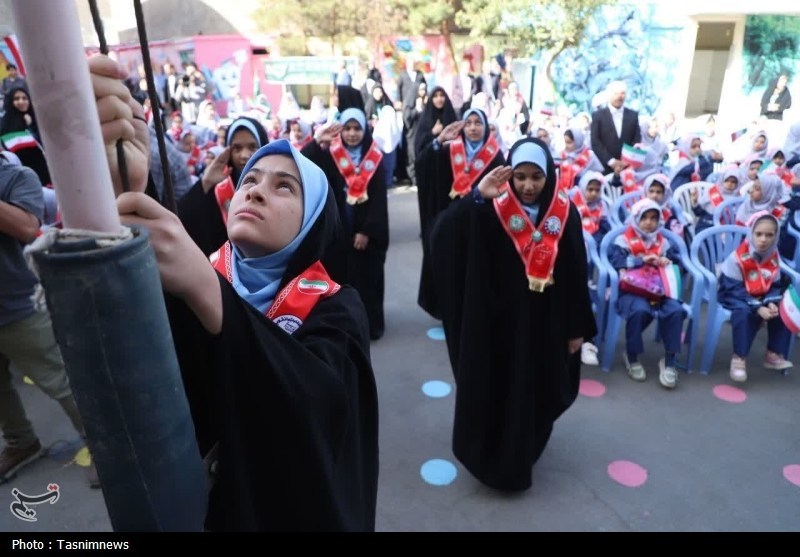 زنگ شکوفه‌ها توسط معاون اجرایی رئیس‌ جمهور در قم نواخته شد+ تصویر