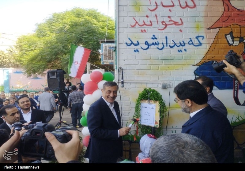 زنگ شکوفه‌ها توسط معاون اجرایی رئیس‌ جمهور در قم نواخته شد+ تصویر