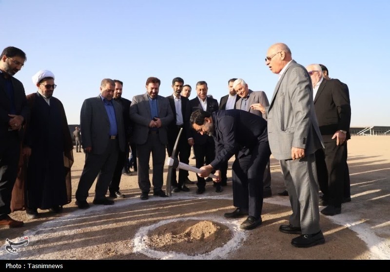 عملیات اجرایی ساخت نیروگاه خورشیدی 53 مگاواتی در قم آغاز شد
