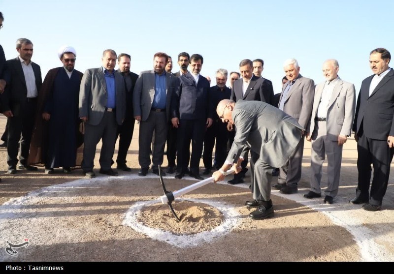 عملیات اجرایی ساخت نیروگاه خورشیدی 53 مگاواتی در قم آغاز شد