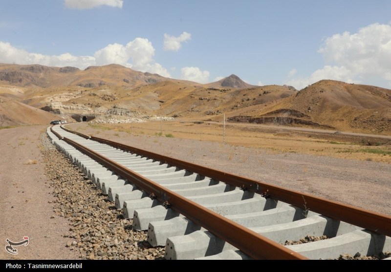 غرب ایران در سیطره خط ریلی/ ‌بازسازی مناطق زلزله‌زده متوقف شد/از بزرگراه کربلا چه خبر؟