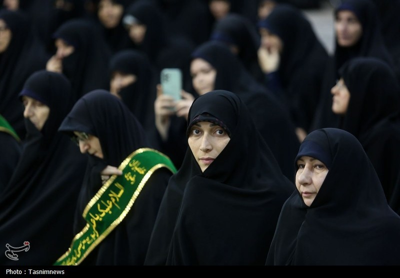 مراسم خطبه‌خوانی خادمان در آستانه سالروز ورود حضرت معصومه(س) به قم+ تصویر