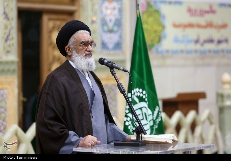مراسم خطبه‌خوانی خادمان در آستانه سالروز ورود حضرت معصومه(س) به قم+ تصویر
