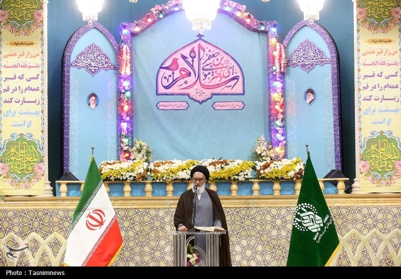 مراسم خطبه‌خوانی خادمان در آستانه سالروز ورود حضرت معصومه(س) به قم+ تصویر