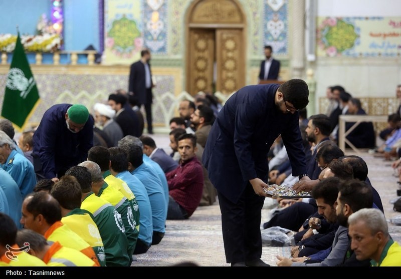 مراسم خطبه‌خوانی خادمان در آستانه سالروز ورود حضرت معصومه(س) به قم+ تصویر
