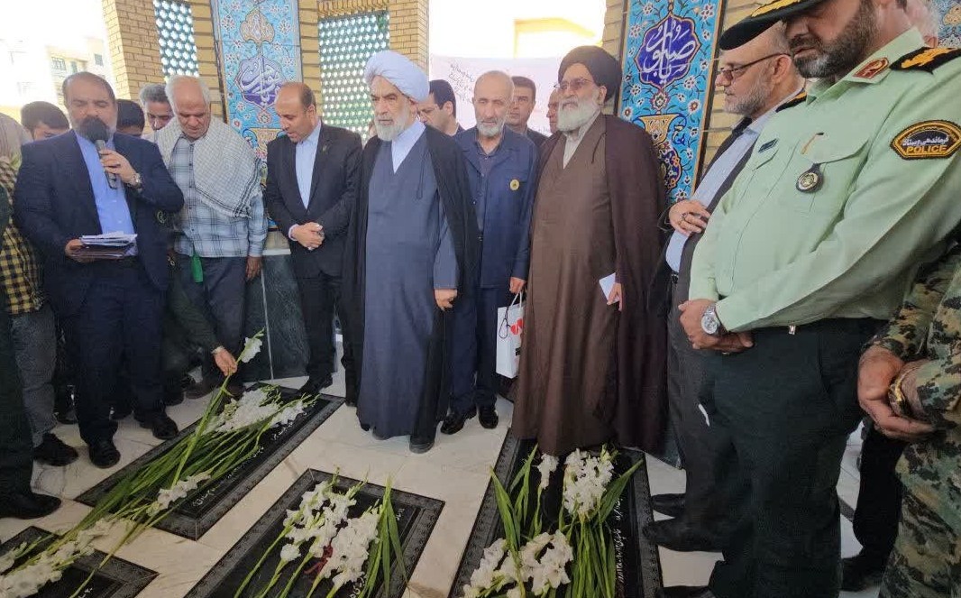 ملت ایران با وحدت مقابل زورگویان و دشمنان ‌ایستاده‌اند