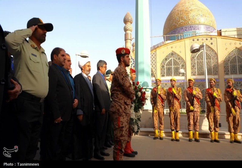 مهمانی لاله‌ها در یزد؛ ادای احترام به مقام شهدا در هفته دفاع مقدس+تصویر