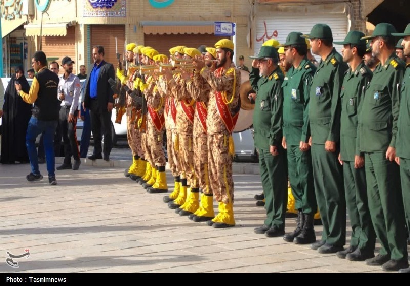 مهمانی لاله‌ها در یزد؛ ادای احترام به مقام شهدا در هفته دفاع مقدس+تصویر