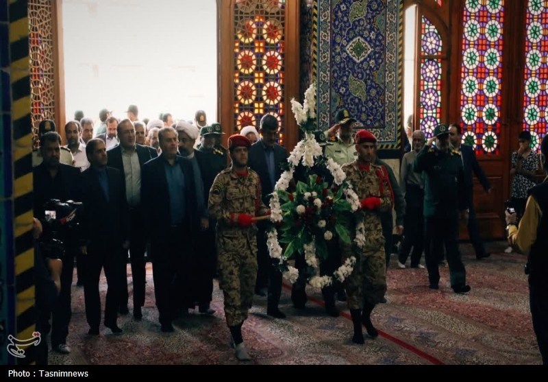 مهمانی لاله‌ها در یزد؛ ادای احترام به مقام شهدا در هفته دفاع مقدس+تصویر