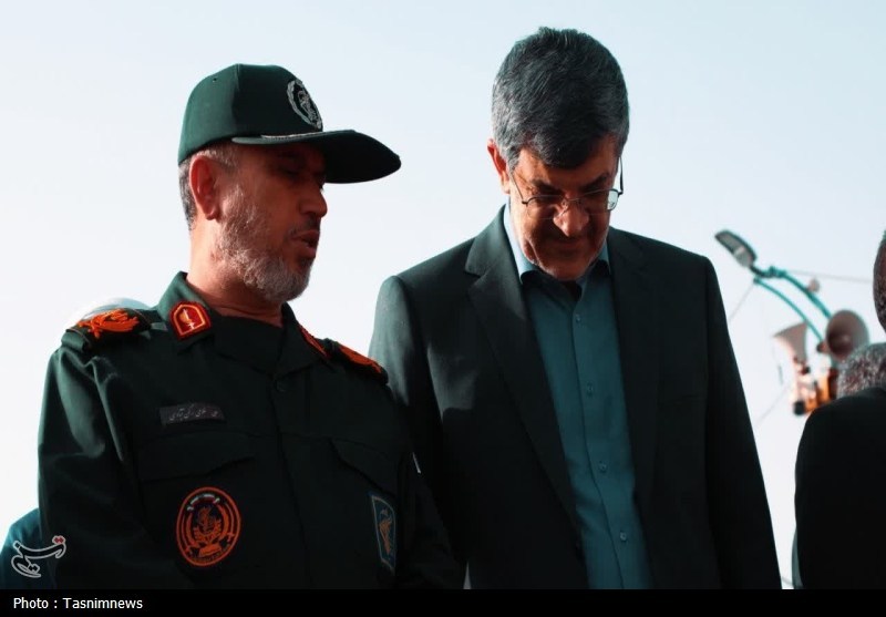مهمانی لاله‌ها در یزد؛ ادای احترام به مقام شهدا در هفته دفاع مقدس+تصویر