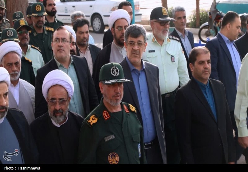 مهمانی لاله‌ها در یزد؛ ادای احترام به مقام شهدا در هفته دفاع مقدس+تصویر