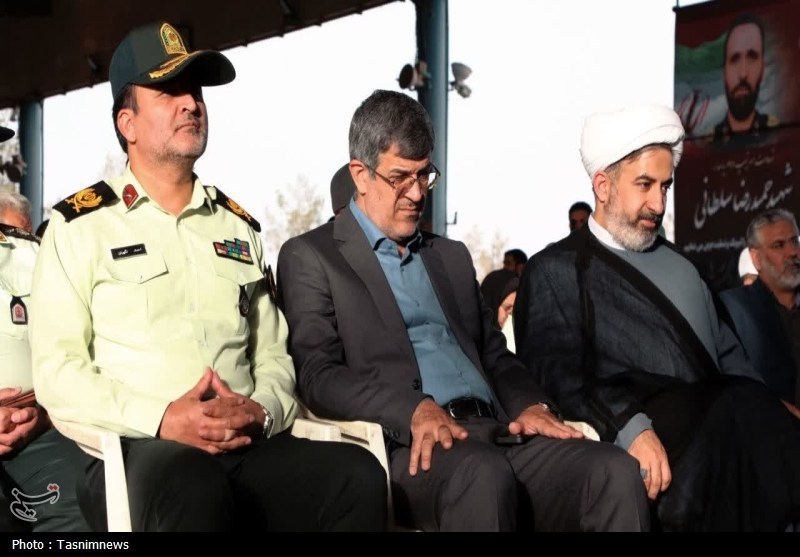 مهمانی لاله‌ها در یزد؛ ادای احترام به مقام شهدا در هفته دفاع مقدس+تصویر