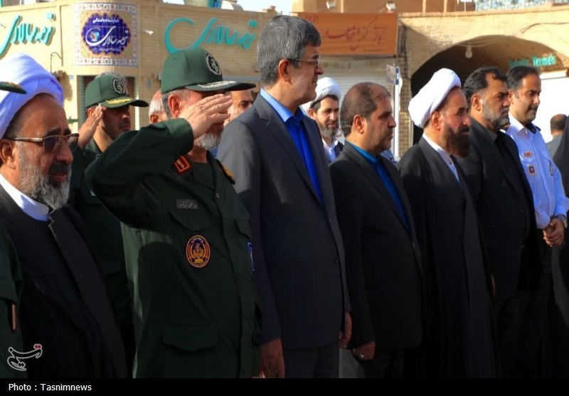 مهمانی لاله‌ها در یزد؛ ادای احترام به مقام شهدا در هفته دفاع مقدس+تصویر