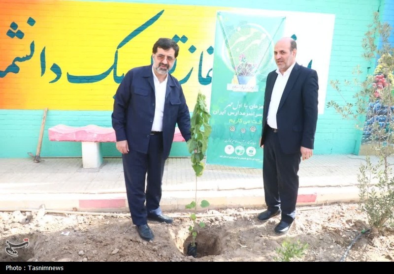 نسل جوان با علم و خلاقیت می‌تواند آینده‌ساز کشور باشد