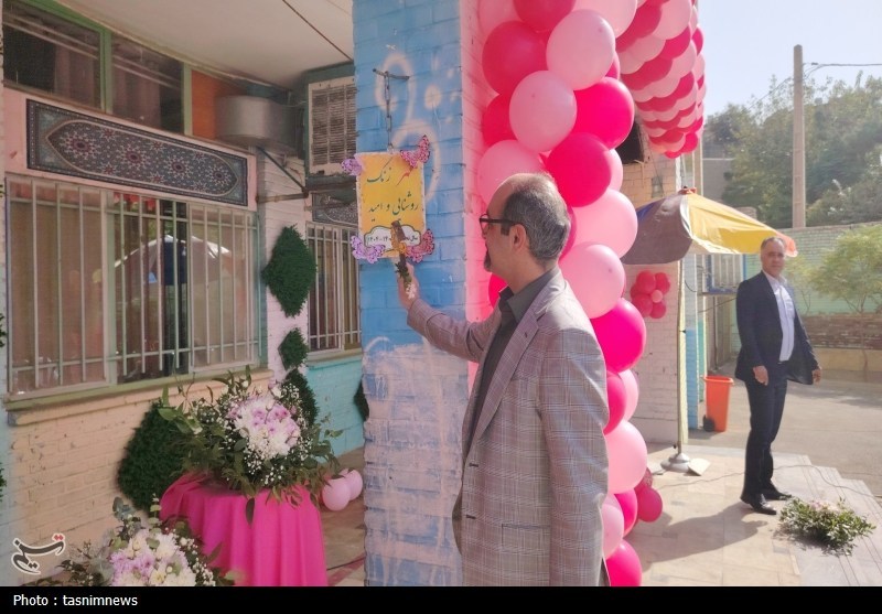 نواخته شدن زنگ مهر در مدرسه روستایی امین‌آباد با حضور مشاور وزیر راه + تصاویر