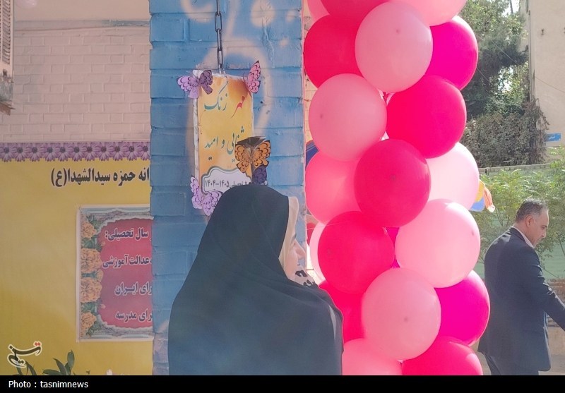نواخته شدن زنگ مهر در مدرسه روستایی امین‌آباد با حضور مشاور وزیر راه + تصاویر