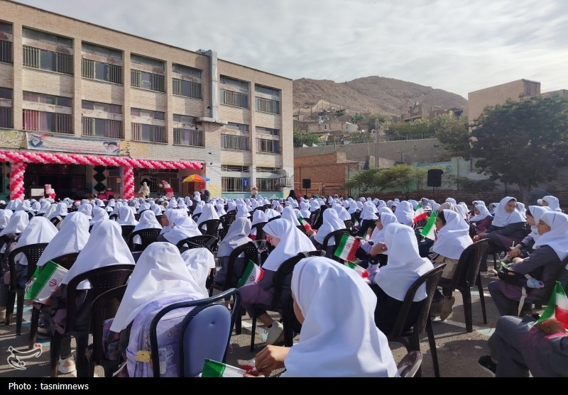 نواخته شدن زنگ مهر در مدرسه روستایی امین‌آباد با حضور مشاور وزیر راه + تصاویر