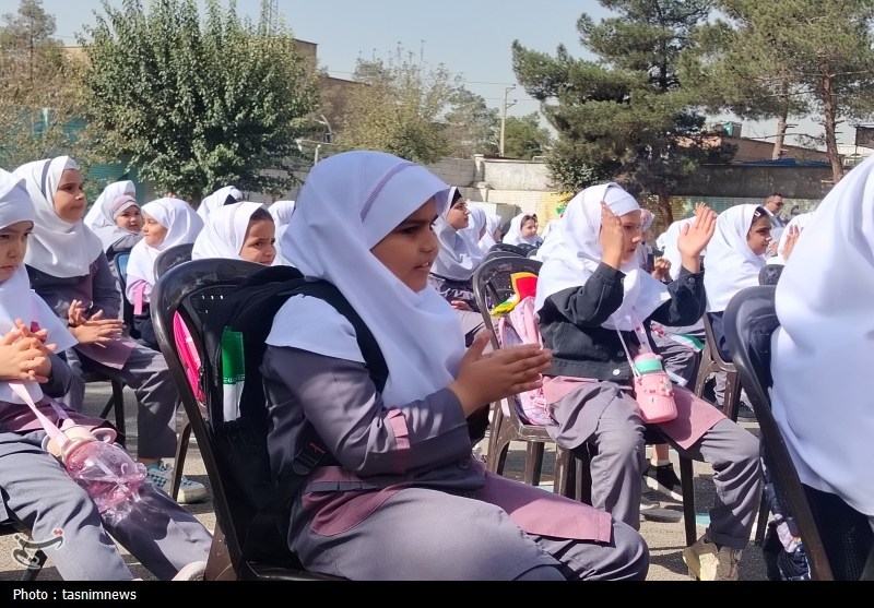 نواخته شدن زنگ مهر در مدرسه روستایی امین‌آباد با حضور مشاور وزیر راه + تصاویر