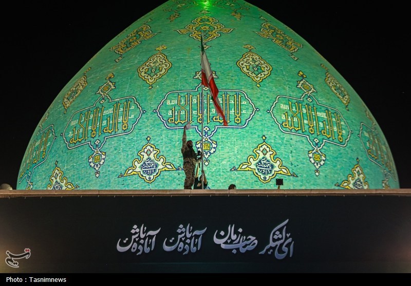 پرچم ایران بر فراز مسجد جمکران برافراشته شد+ تصویر