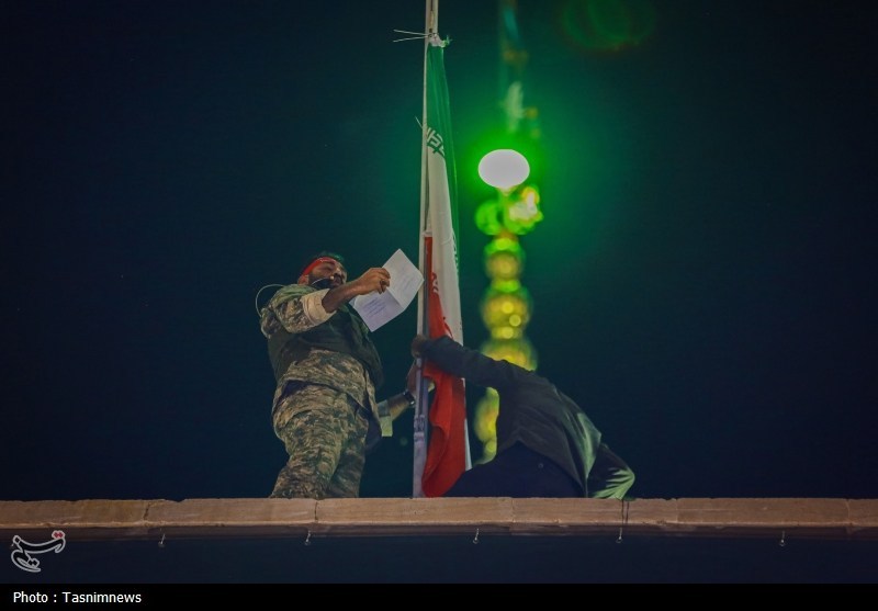 پرچم ایران بر فراز مسجد جمکران برافراشته شد+ تصویر