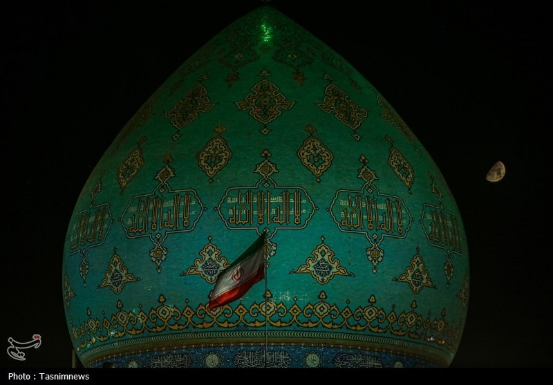 پرچم ایران بر فراز مسجد جمکران برافراشته شد+ تصویر