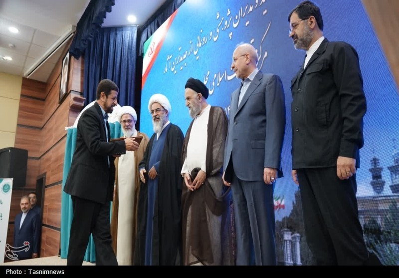 تجلیل از پژوهشگران مرکز تحقیقات مجلس شورای اسلامی با حضور رئیس مجلس+ تصویر