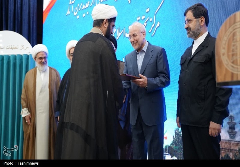 تجلیل از پژوهشگران مرکز تحقیقات مجلس شورای اسلامی با حضور رئیس مجلس+ تصویر