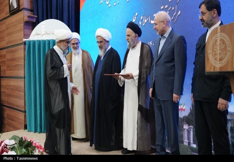 تجلیل از پژوهشگران مرکز تحقیقات مجلس شورای اسلامی با حضور رئیس مجلس+ تصویر